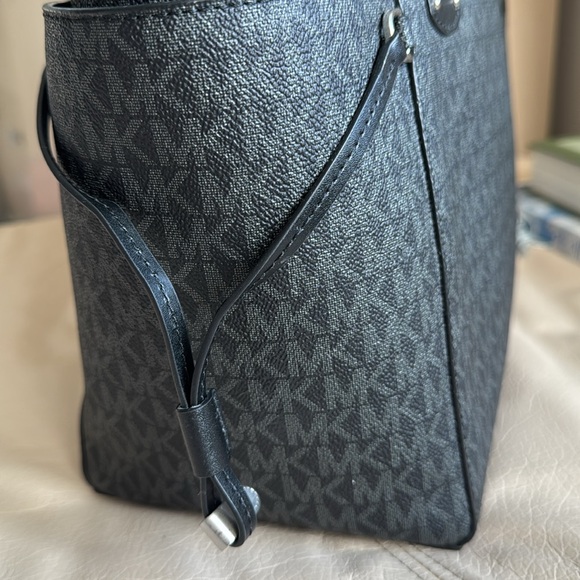 Michael Kors Voyager Signature Tote Bag - Picture 6 of 8